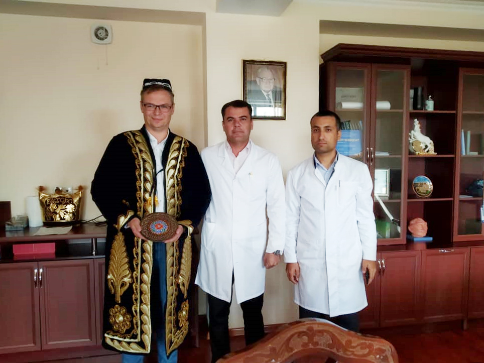 Руководитель Центра «Патологии головы и шеи» посетил медицинский центр Республики Узбекистан