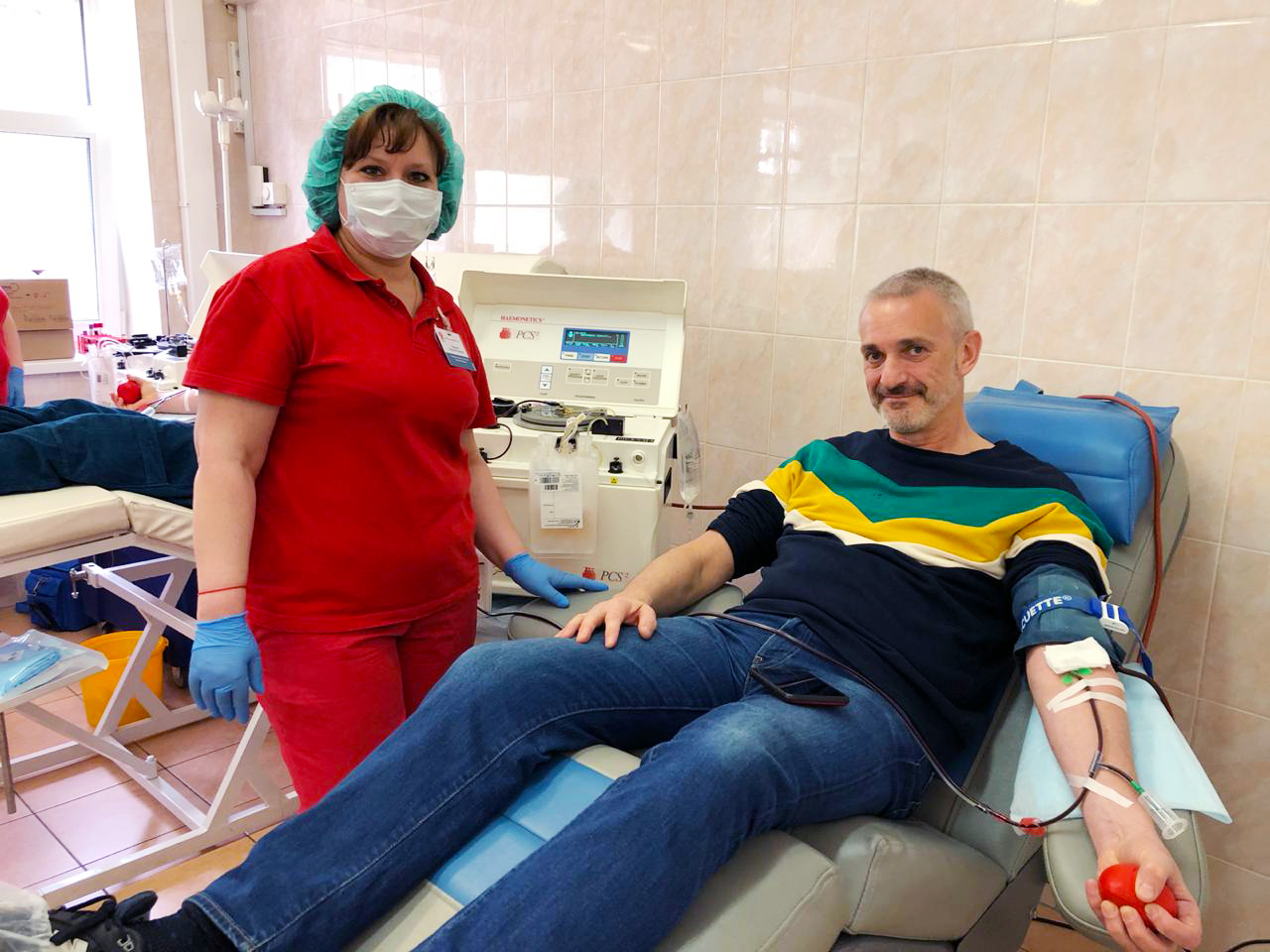 В ФНКЦ ФМБА России пришли первые добровольцы, чтобы сдать плазму крови и помочь тяжелобольным пациентам из реанимации!